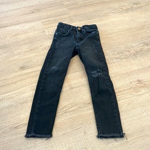 KIDS | Zara grey distressed jeans. Size 7. Used.